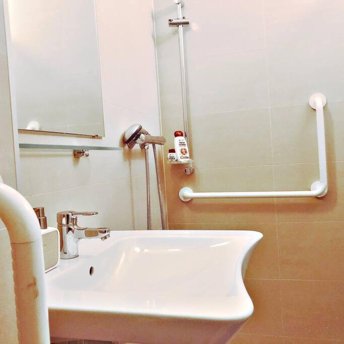 Modern New Danube Apartment, Perfect Location Vienna Exterior photo