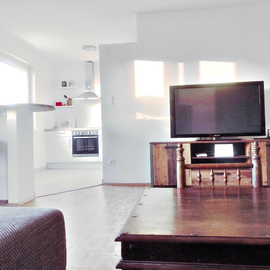 Modern New Danube Apartment, Perfect Location Vienna Exterior photo